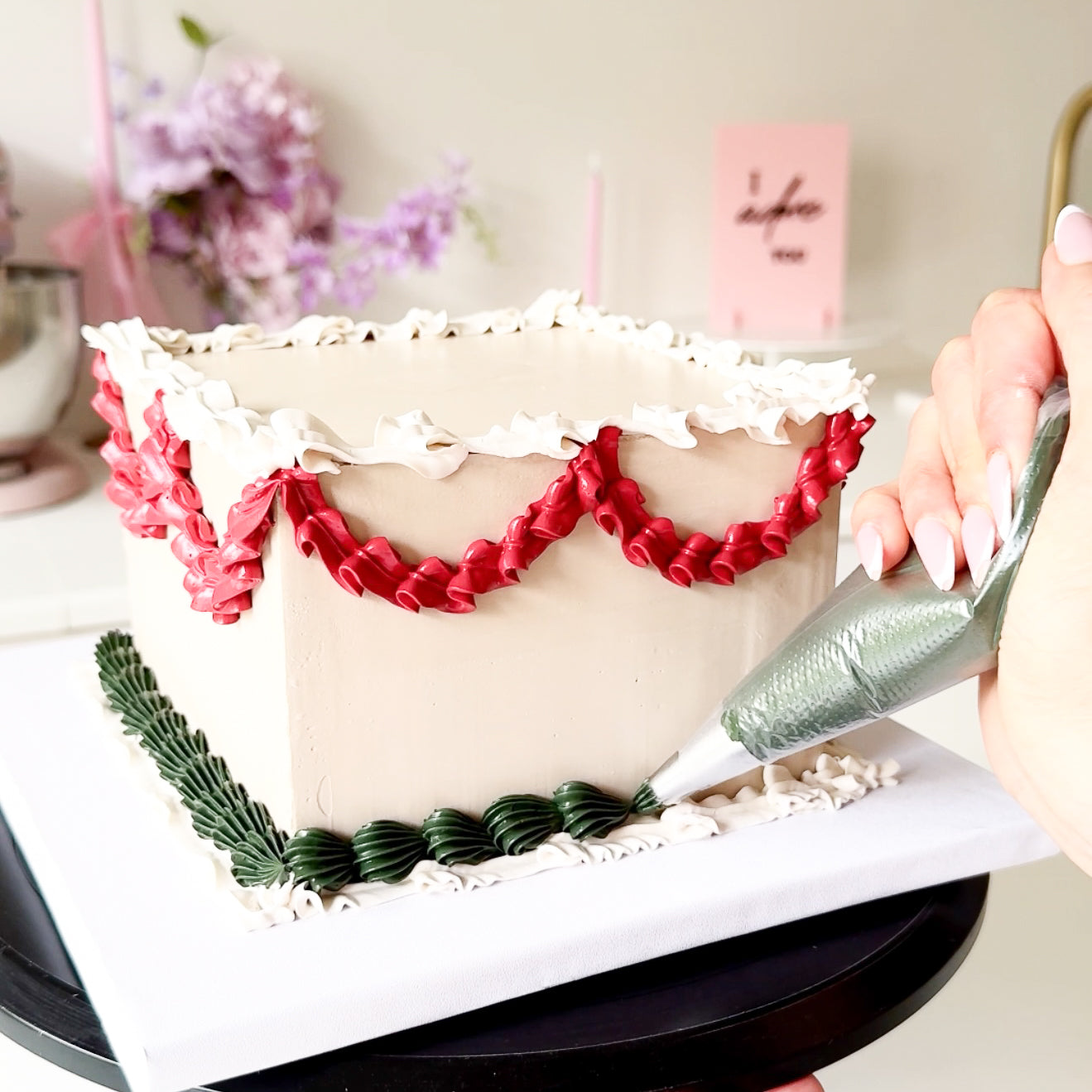 Vintage Christmas Cake Class with ChellBells at The LissieLou Cake School