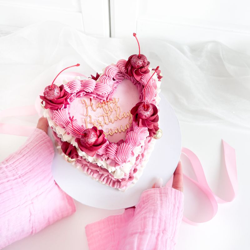 Heart Lambeth Cake Course with ChellBells Cakes at The LissieLou Cake School
