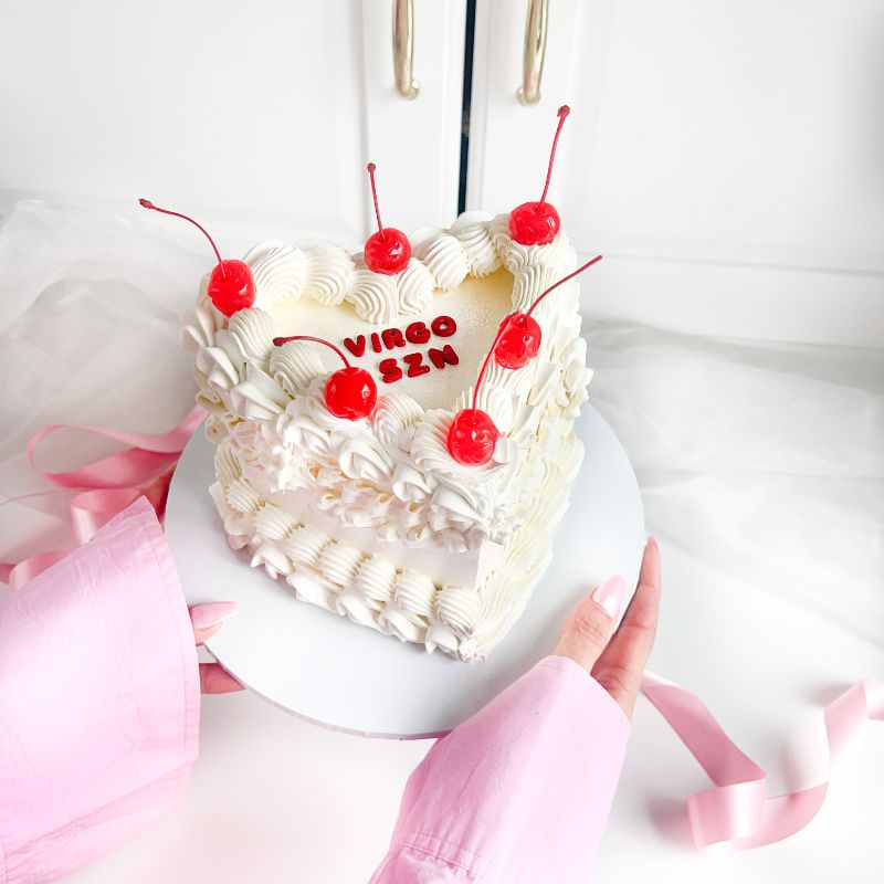 Heart Lambeth Cake Course with ChellBells Cakes at The LissieLou Cake School