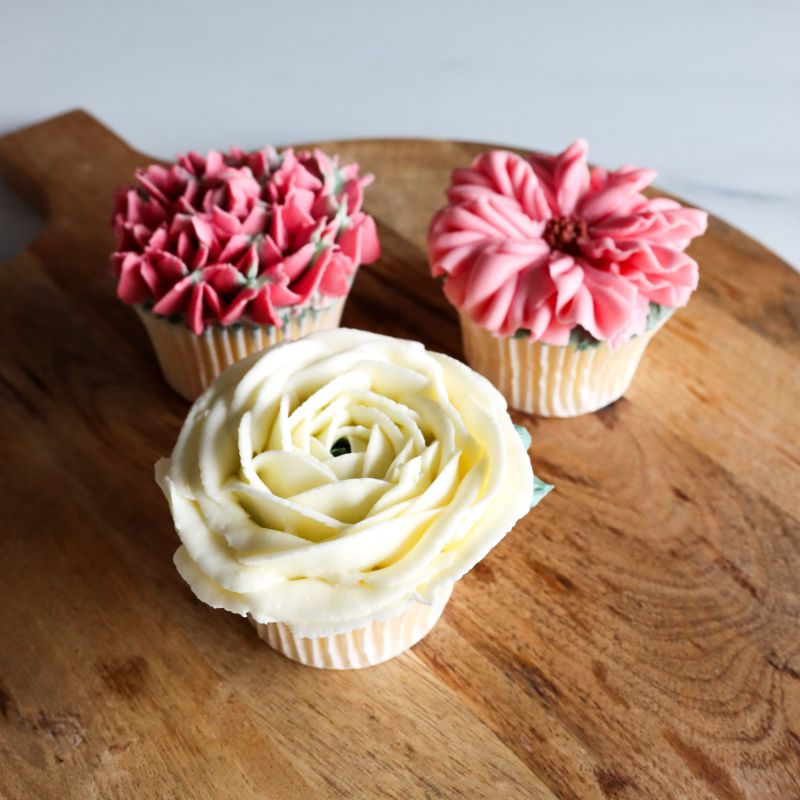 Autumn Themed (Afternoon Class) Buttercream Flowers with Beckie Chapman Cake Design at The LissieLou Cake School