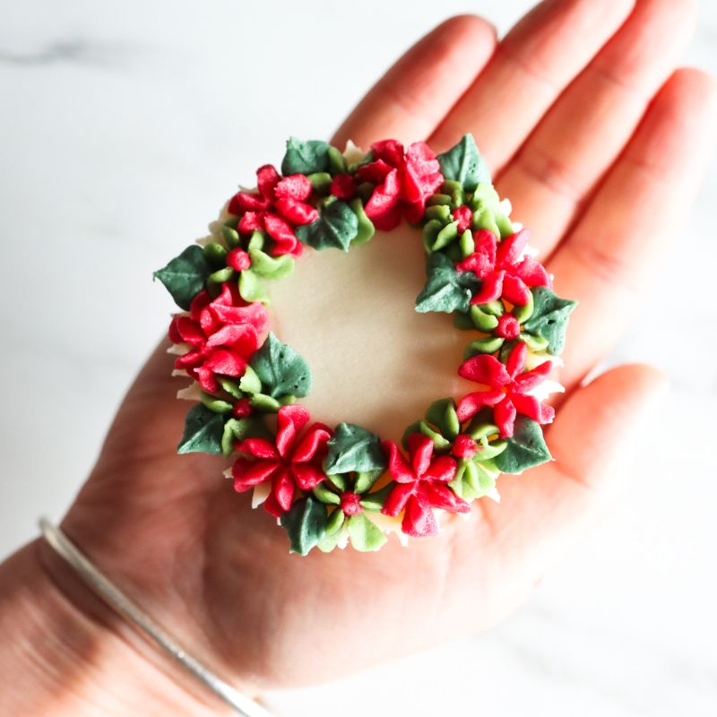 Christmas Winter Themed Buttercream Flowers with Beckie Chapman at The LissieLou Cake School