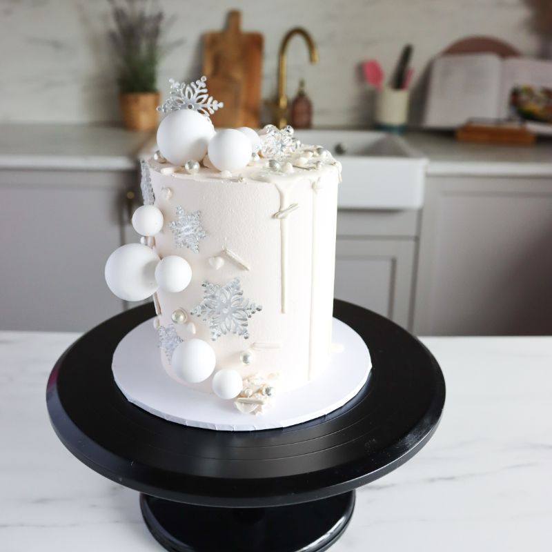 Winter Wonderland Christmas Cake for Beginners with LissieLou's Baker