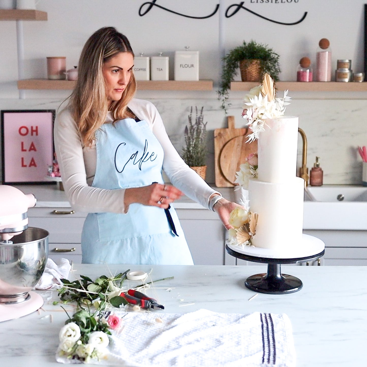 ONLINE Modern Floral Wedding Cake Class - ChellBells Cakes