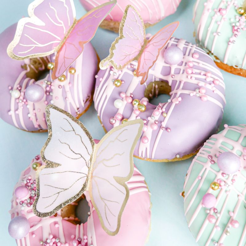 NOVEMBER: Zoom LIVE Baking and Decorating Donuts and Geo Hearts in Christmas Theme with ChellBells Cakes