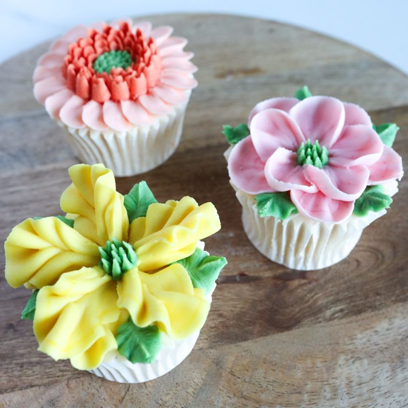 Spring Themed Buttercream Flowers with Beckie Chapman at The LissieLou Cake School