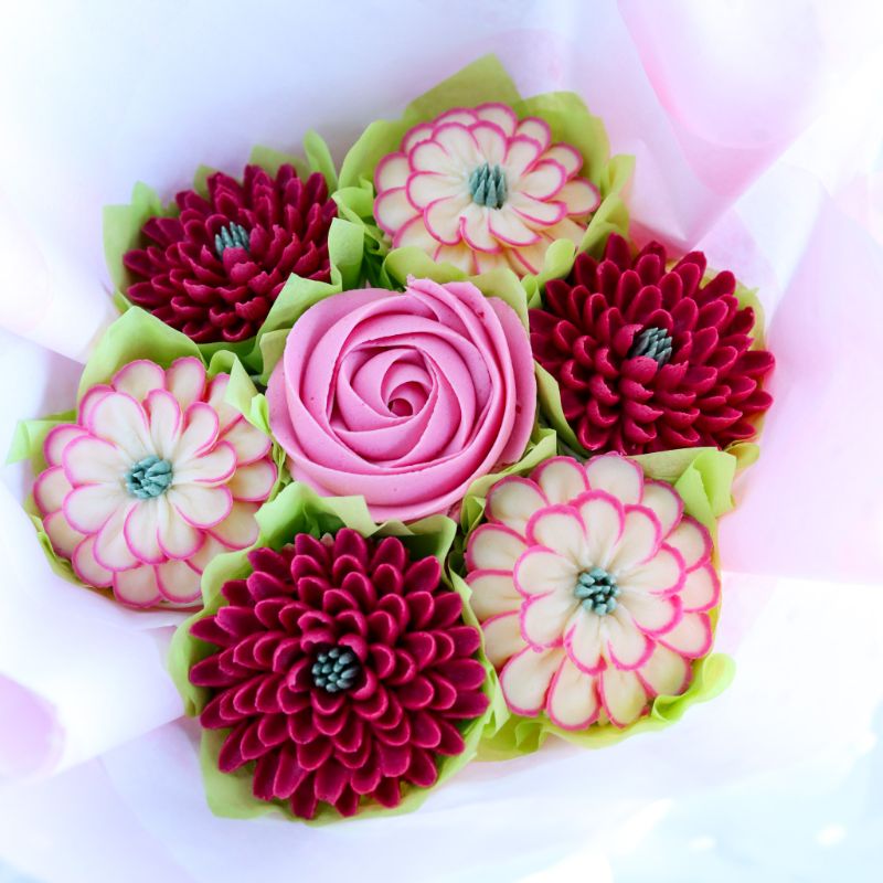 Mother's Day Bouquet of Buttercream Flower Cupcakes with Beckie Chapman at The LissieLou Cake School