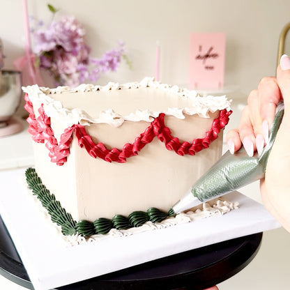 Vintage Christmas Cake Class with ChellBells at The LissieLou Cake School