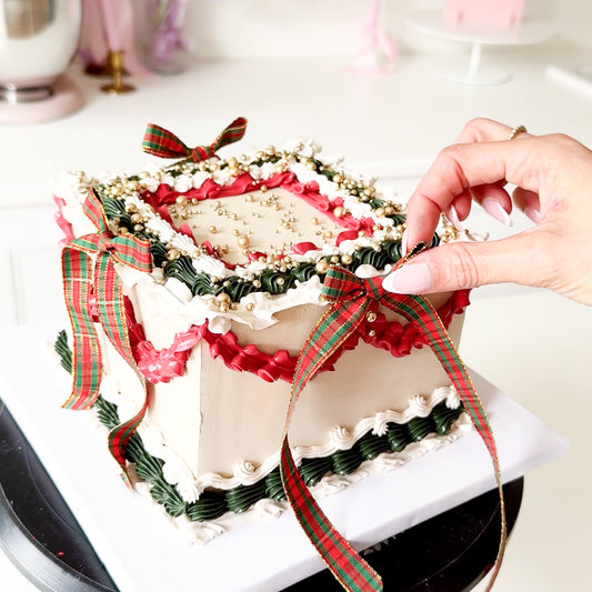 Vintage Christmas Cake Class with ChellBells at The LissieLou Cake School