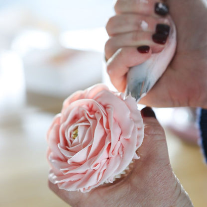 ONLINE The Ultimate Buttercream Flower Course - Flour Girl Cupcakes