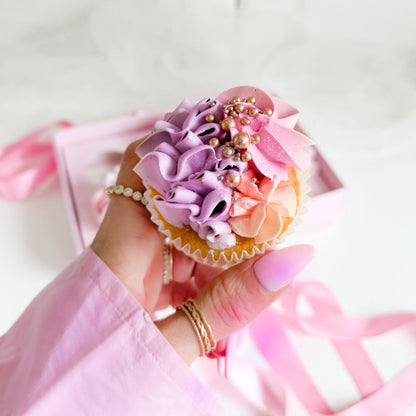 Fancy Piping Techniques Cupcake Class by ChellBells Cakes