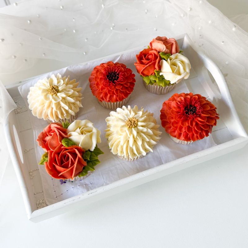 Gerbera and Daisy Themed Buttercream Flowers with Penelope's Cotswolds Floral Bakery at The LissieLou Cake School
