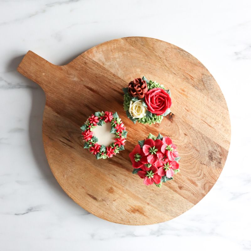 Christmas Winter Themed Buttercream Flowers with Beckie Chapman at The LissieLou Cake School