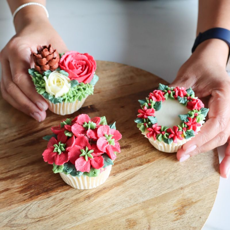 Christmas Winter Themed Buttercream Flowers with Beckie Chapman at The LissieLou Cake School