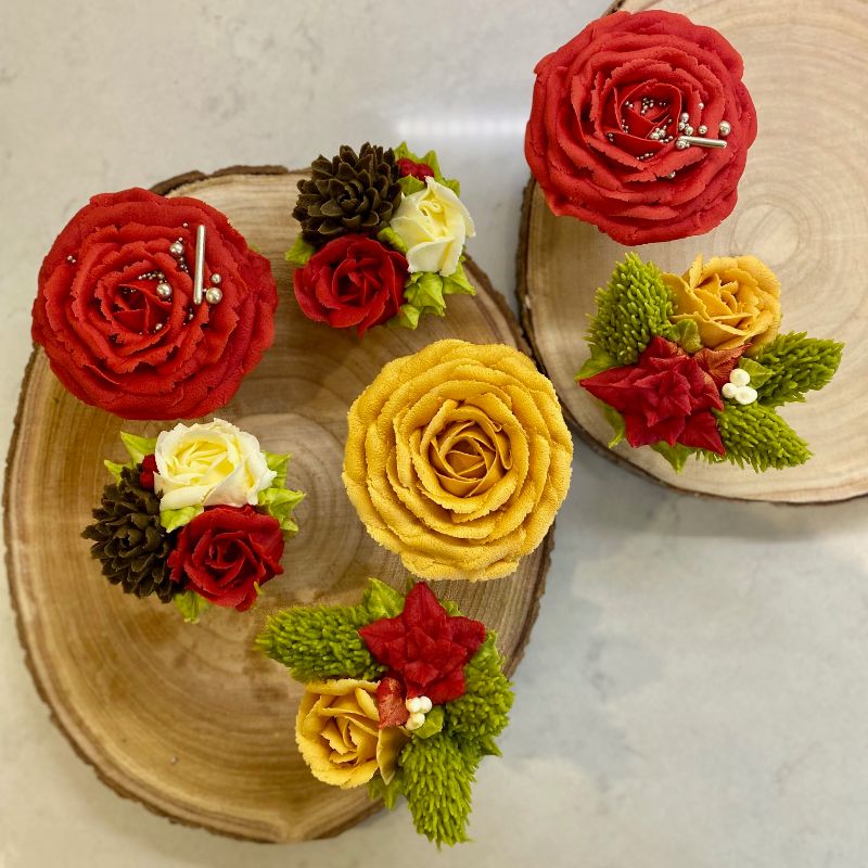 Christmas Themed Buttercream Flowers with Penelope Cotswolds Floral Bakery at The LissieLou Cake School